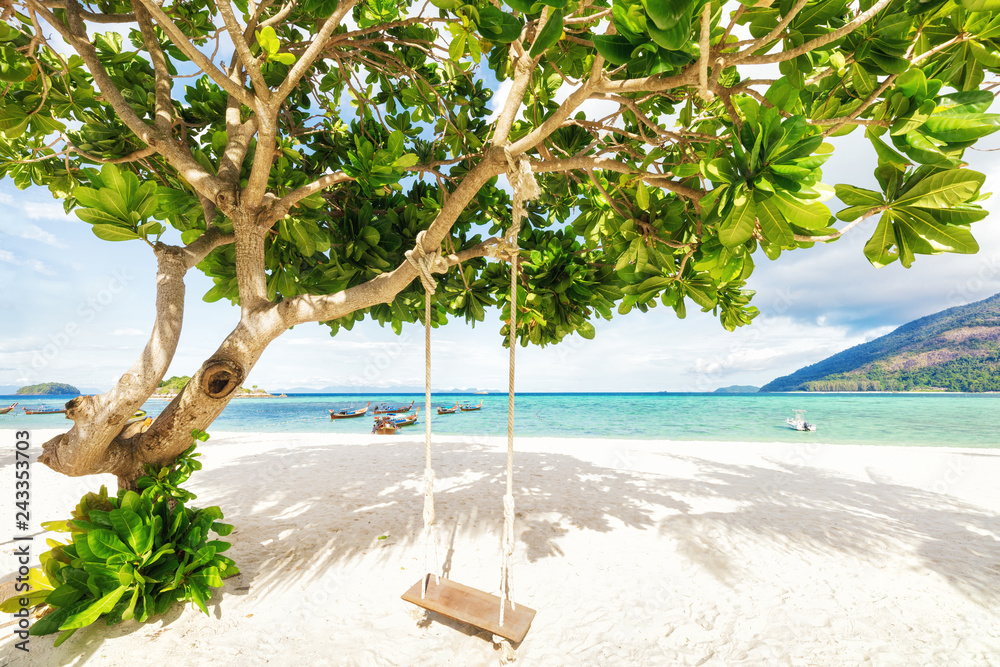 Fototapeta premium Azjatycki tropikalny plażowy raj w Tajlandia