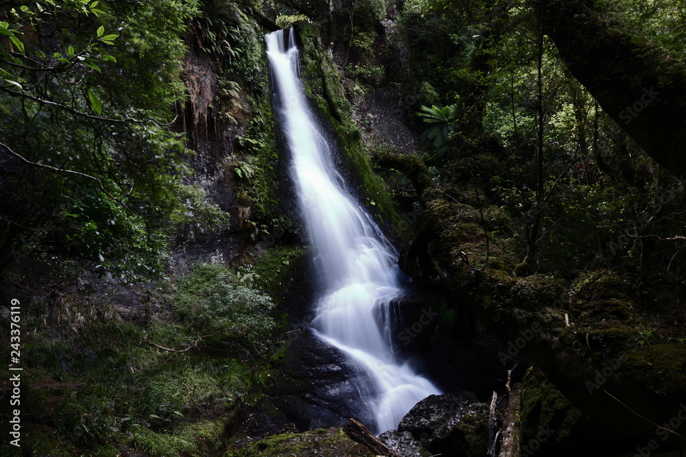 Fototapeta premium Solitudal waterfall