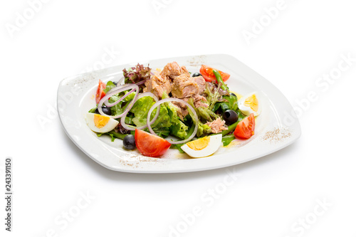 canned tuna salad with tomato onion and egg