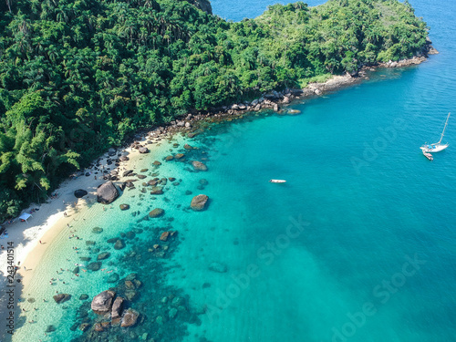 Vista aérea praia paradisíaca no Brasil - Ilha das Couves em Ubatuba photo