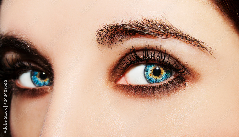Naklejka premium A beautiful insightful look woman's eye. Close up shot