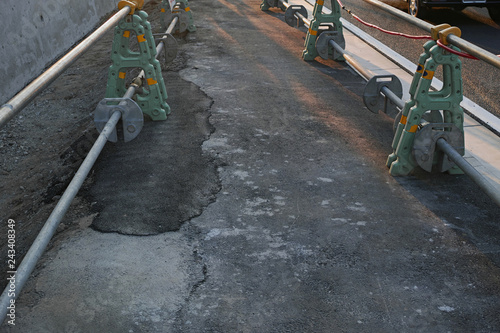 工事中のアスファルト歩道