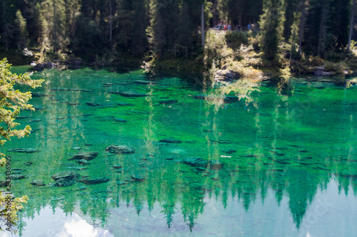 Karasee mit Latemar im Hintergrund in S  dtirol - Italien