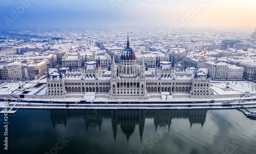 Canvas Print Budapest, Hungary - Aerial view of the beautiful snowy Parliament of Hungary and