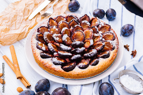 Canvastavla Homemade plum pie on the wooden background