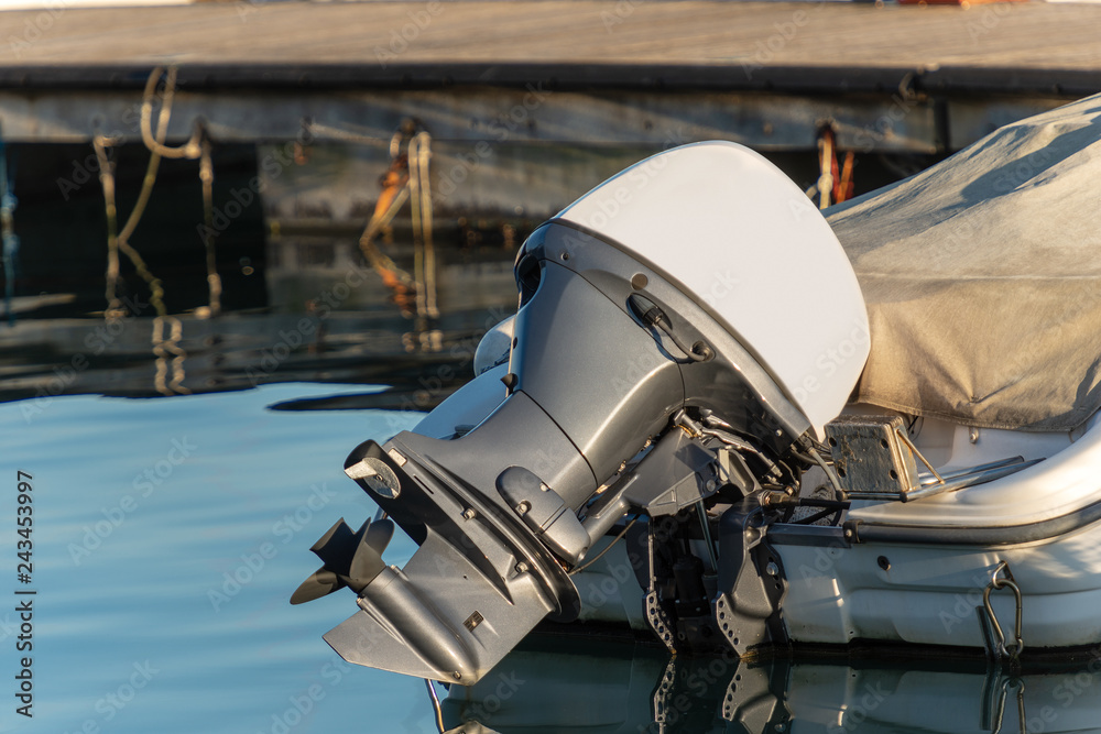 Foto Stock Outboard boat motor - Engine and propeller | Adobe Stock