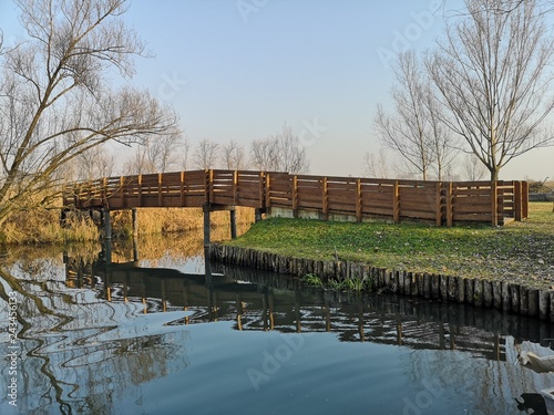 parco naturale Mantova ponte di legno per il passaggio pedonale photo