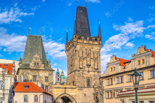 Obraz na płótnie Malostranskie bridge towers or Lesser Town Bridge Tower on Charles Bridge (Karluv Most) in Prague (Praha), Czech Republic w salonie