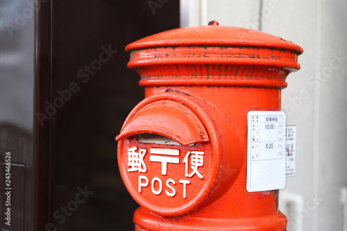 丸型の郵便ポスト photo