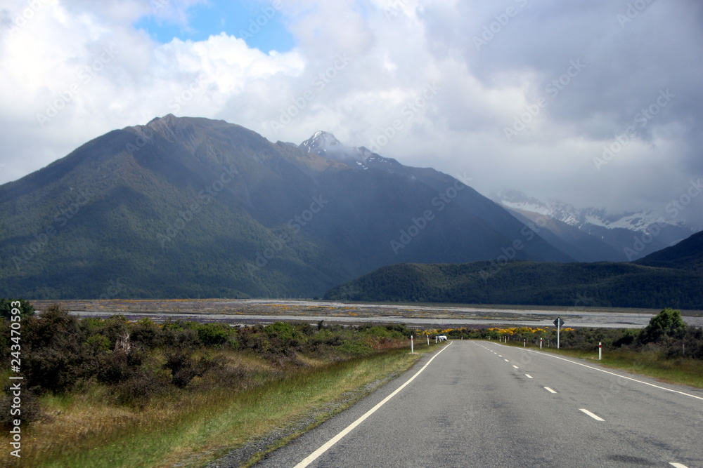 Fototapeta premium road in the montains