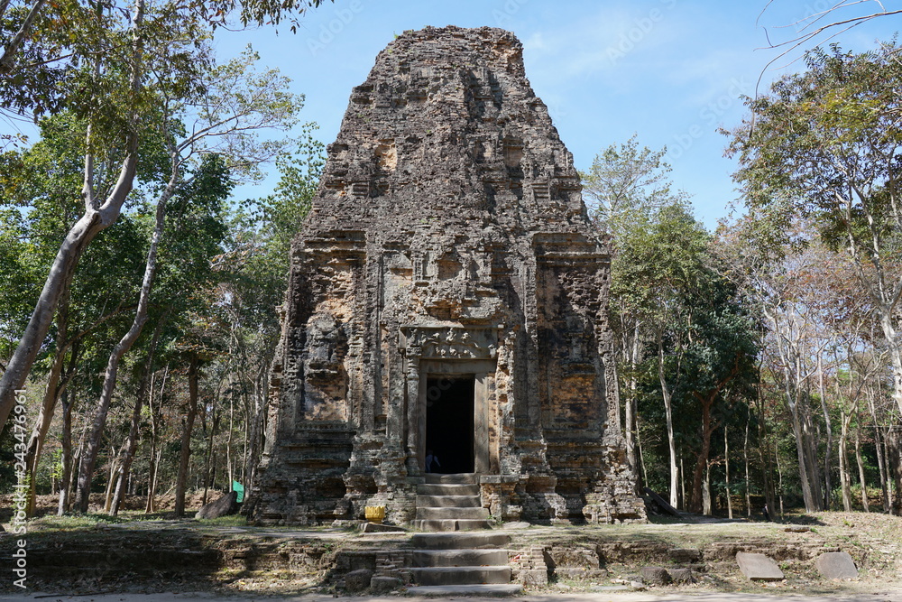 Fototapeta premium Kampong Thom, Cambodia-January 12, 2019: A ruined temple at Prasat Yeah Puon in Sambor Prei Kuk in Cambodia