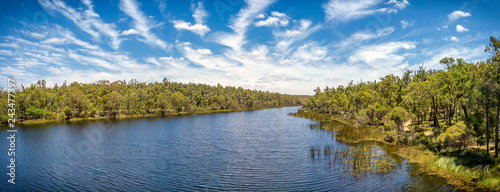 Tableau sur toile Lake lechenaultia in Western Australia on a calm windless and sunny day