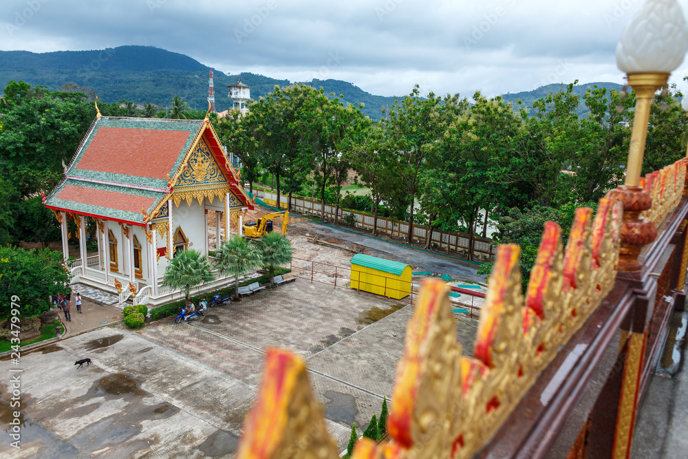 Obraz premium view from the roof of the Buddhist temple Wat Chalong on Phuket island of Thailand