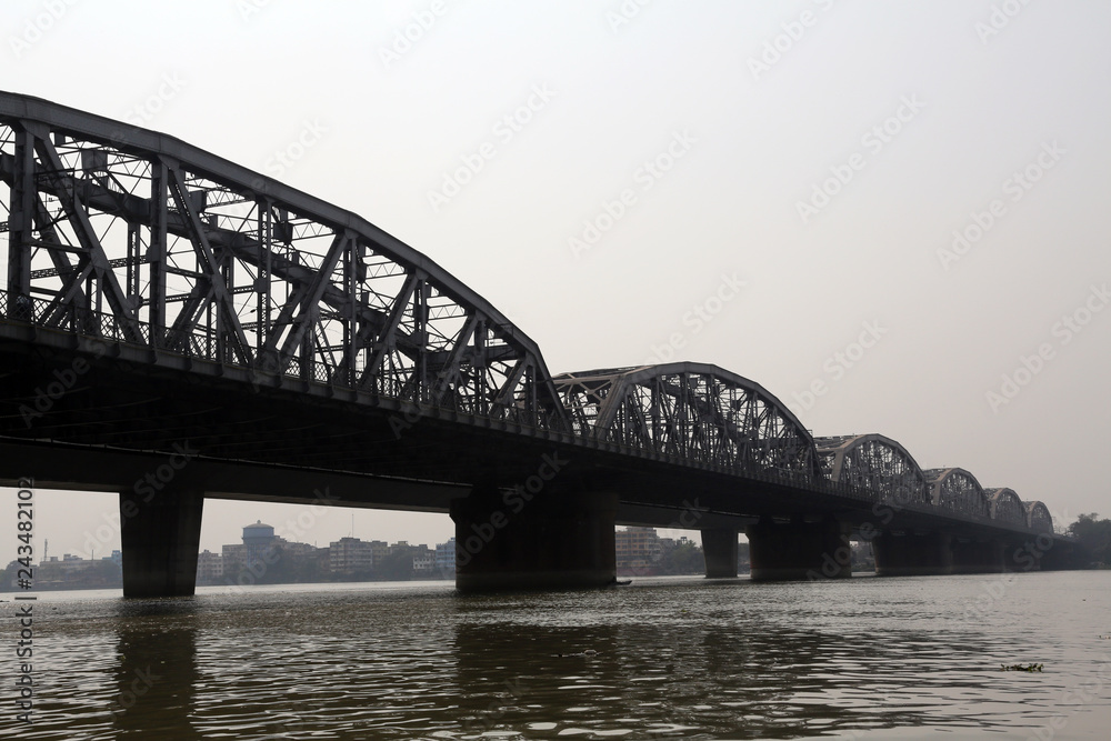 Bridge across the river, Vivekananda Setu. It links the city of Howrah, at Bally, to its twin city of Kolkata, at Dakshineswar. Bridge across the river, Vivekananda Setu. It links the city of Howrah, at Bally, to its twin city of Kolkata, at Dakshineswar.