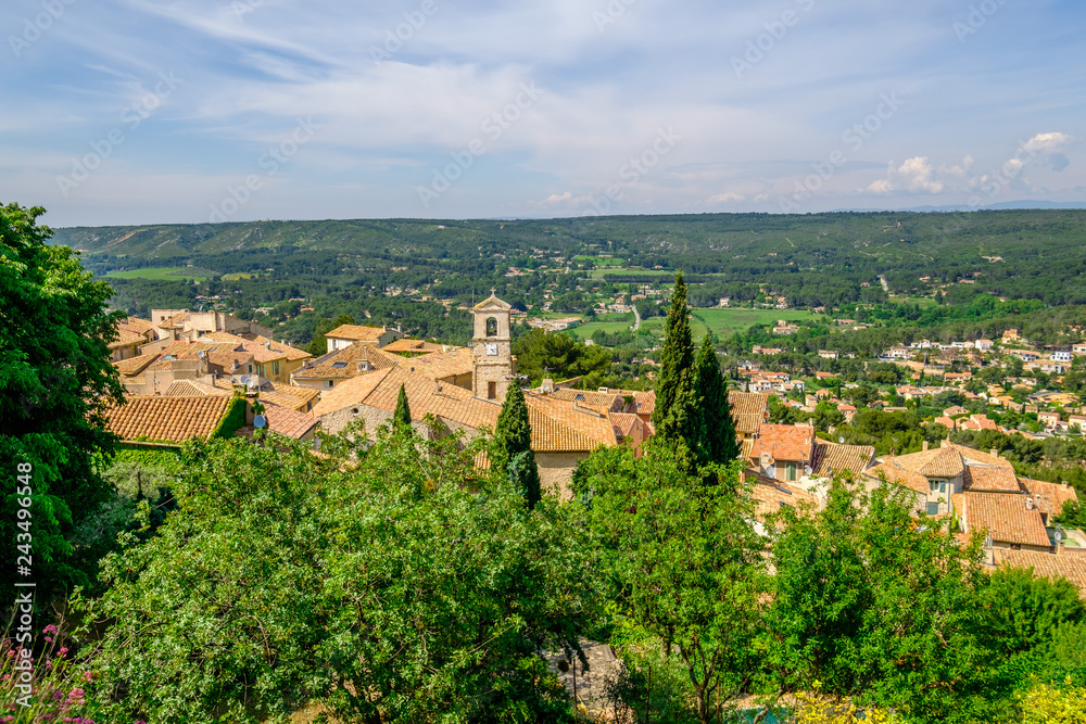 Vue panoramique sur le village de Ventabren, Provence, France.