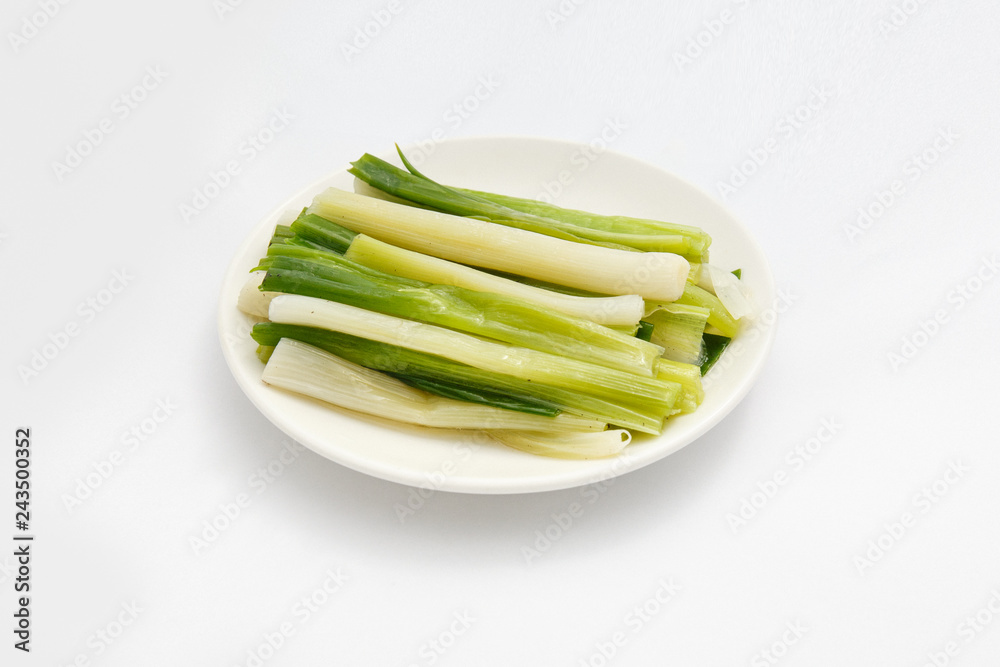 shallot white on plate fresh garden vegetables white backgroud shallot white on plate fresh garden vegetables white backgroud