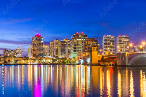 Fototapeta Naklejka Na Ścianę i Meble -  West Palm Beach, Florida, USA skyline on the Intracoastal Waterway