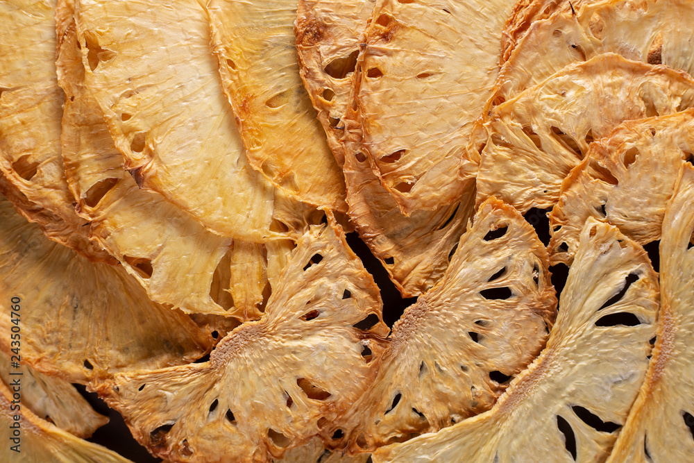 dried pineapple slices
