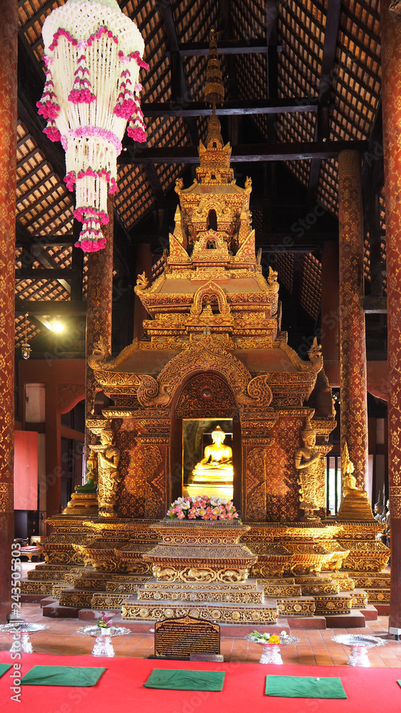 Fototapeta premium Golden Thai Pagoda 