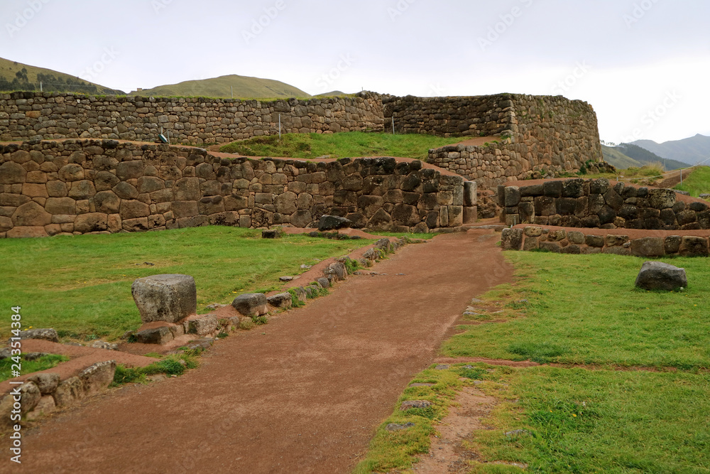 Φωτογραφία Puka Pukara or Red Fortress, the Remains of Military Architecture of the Inca Em