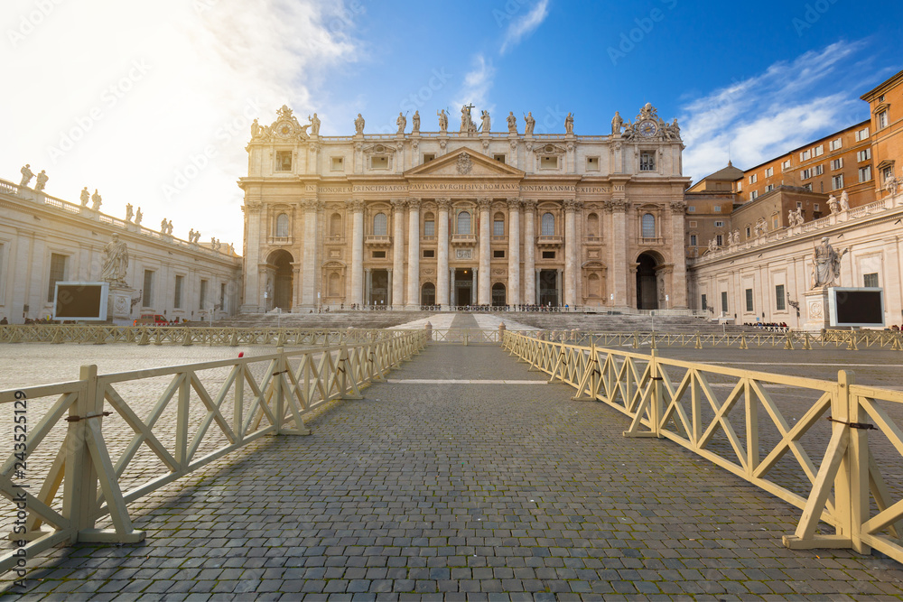 Obraz premium Architecture of the Saint Peter Basilica in Vatican city