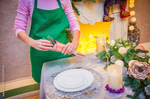 decorator decorates the table for Christmas