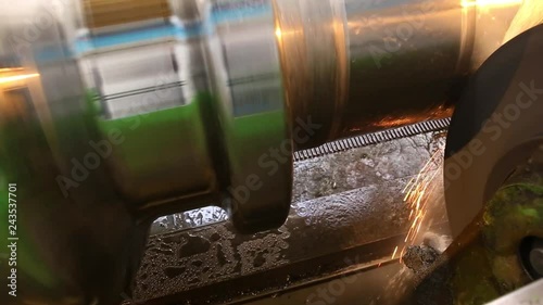 roll mill processing grinding on the machine