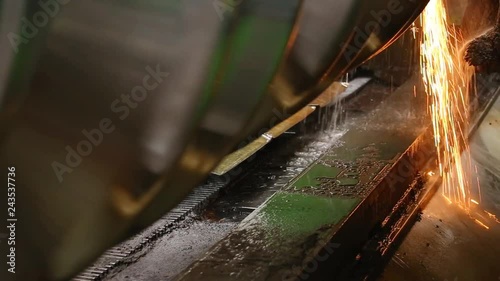 roll mill processing grinding on the machine