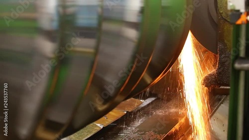 roll mill processing grinding on the machine