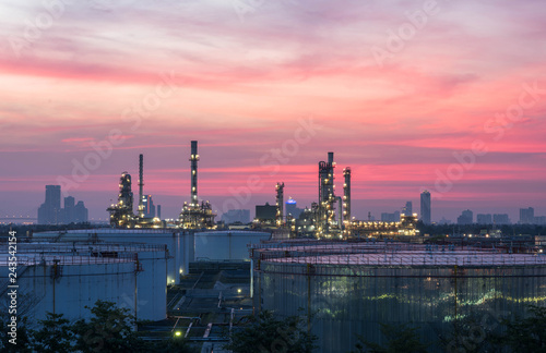 Oil refinery with Twilight