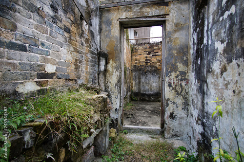 Fototapeta Naklejka Na Ścianę i Meble -  Ruined door in abandoned house