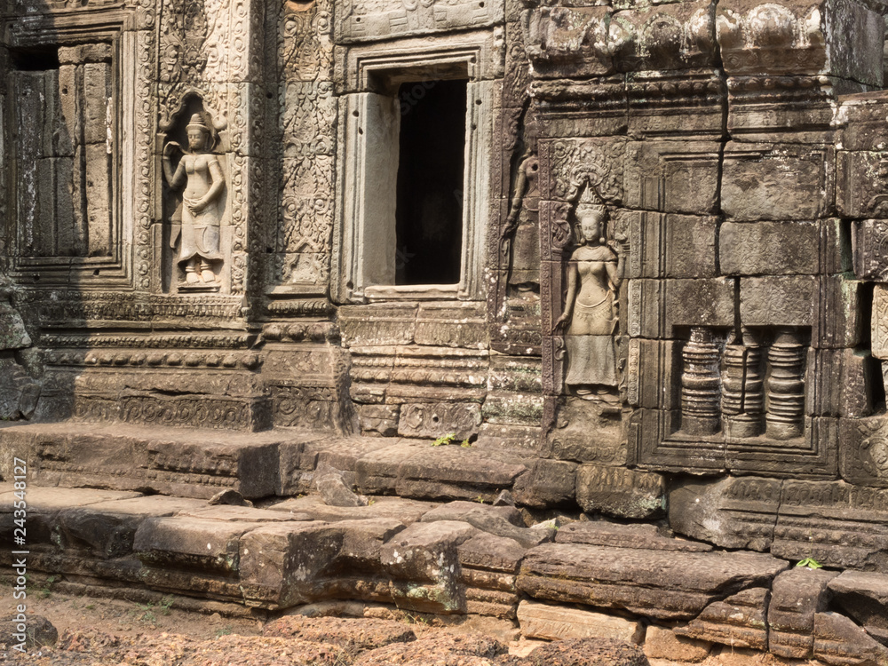 Celestial khmer dancers on a wall in Angkor wat.