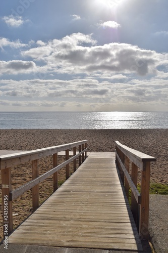 passerella nella spiaggia di Calella in Catalogna © elesco16