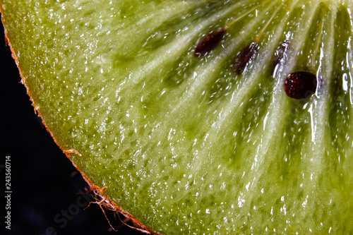 Foto Slice of fresh kiwi fruit, macro background
