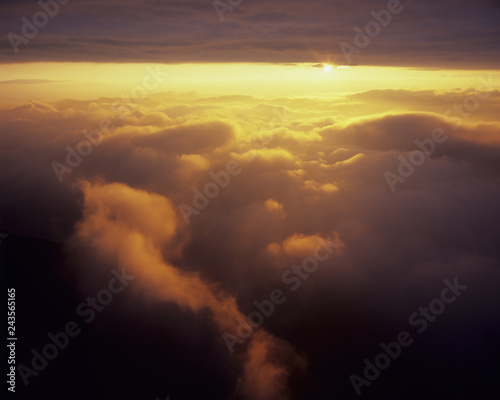 Sea of Clouds and Sunrise - 雲海と朝日