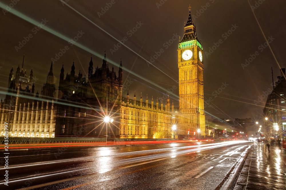 Night shot of Big Ben and House of Parliament