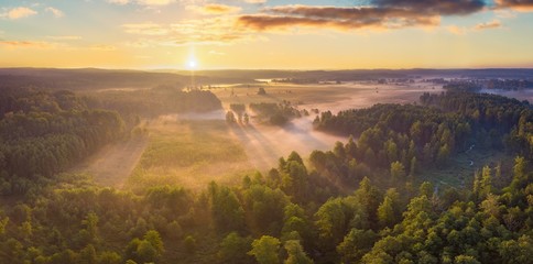 Keuken achterwand Mistige ochtendstond Mistig ochtendlandschap van bovenaf  © milosz_g