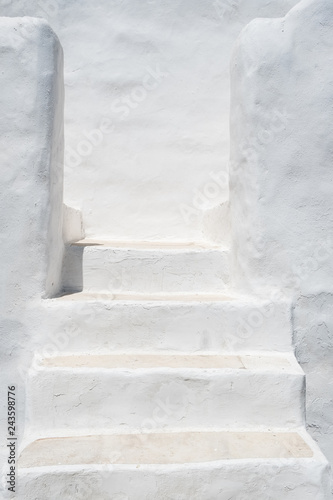  White painted stairs in a traditional Cycladic architecture style © Mazur Travel