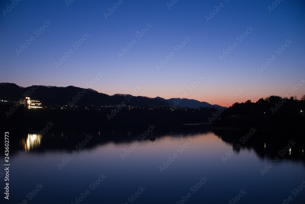 The Twilight of Lake Tsukui - 津久井湖の黄昏