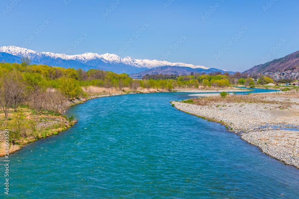 Fototapeta premium 高瀬川と北アルプス