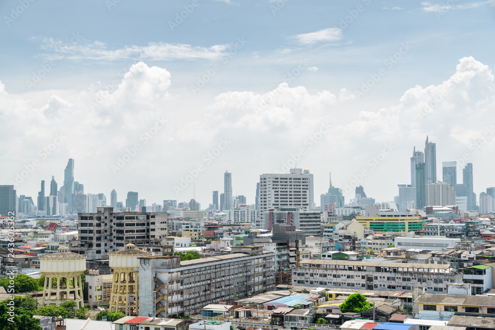 Fototapeta premium Scenic Bangkok skyline. Skyscrapers and residential buildings