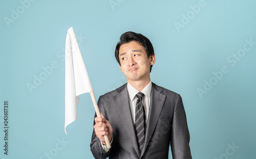 男性・白旗