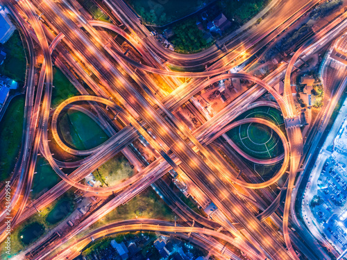 Foto Aerial view over complicate intersection road and express way in Bangkok Thailand at night with long exposure vehicle light trail