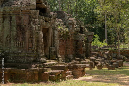 Fallen stone blocks behind Ta Som temple