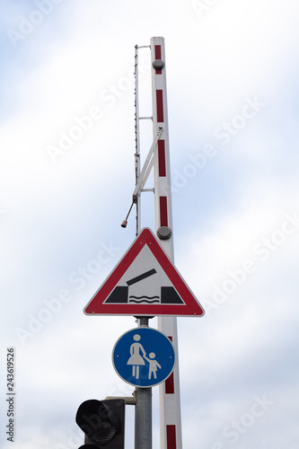 Bewegliche Brücke Verkehrszeichen