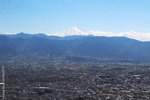 愛宕山から望む甲府盆地と富士山