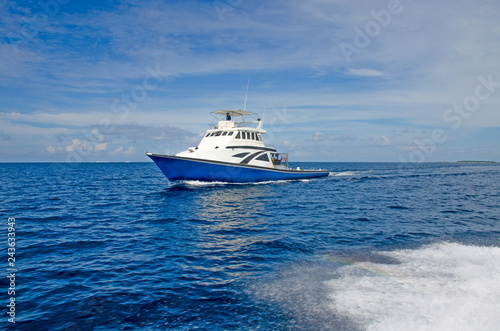 The boat in the open Indian Ocean the island of Maldives goes on waves © rosetata