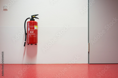 Wallpaper Mural Krankenhaus Korridor und Feuerlöscher rot Niemand Torontodigital.ca