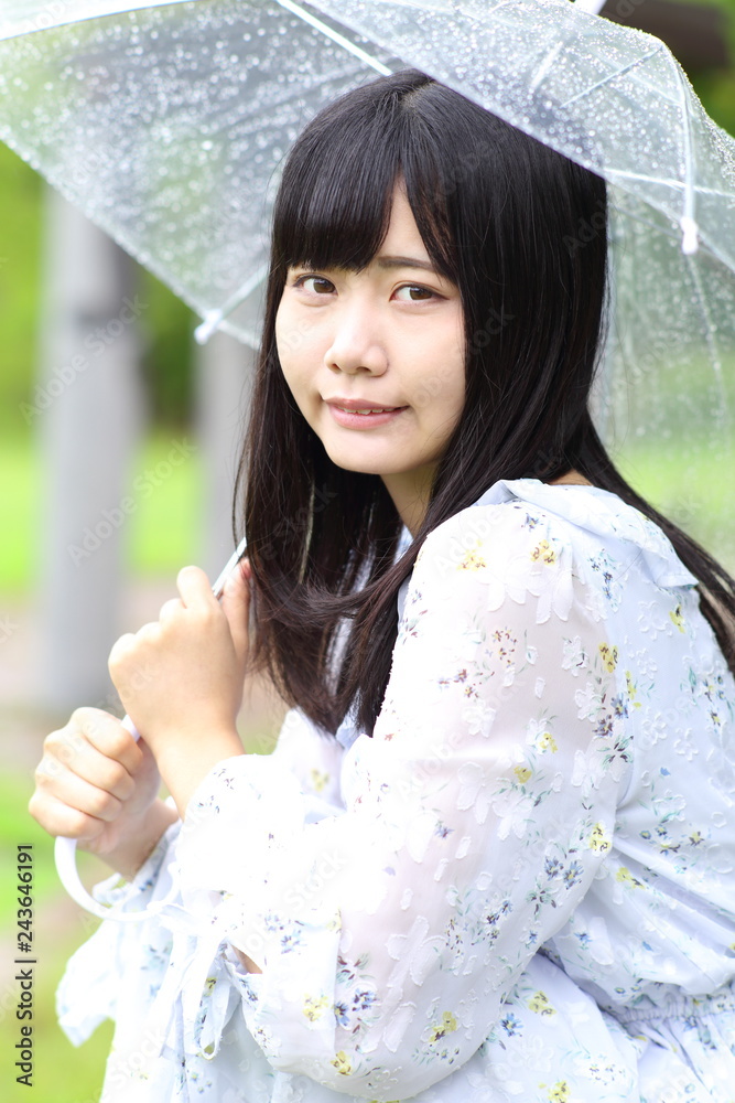 夏ワンピースの学生 ビニール傘 Stock Photo Adobe Stock