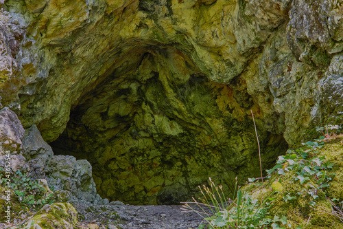 Schalberghöhle bewohn von Steinzeitmenschen / Neanderthaler bei Pfeffingen  photo